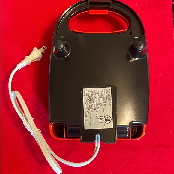 Red Sandwich Maker - Picture 5 of 5